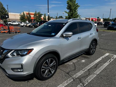 Used 2018 Nissan Rogue SL FWD image 9