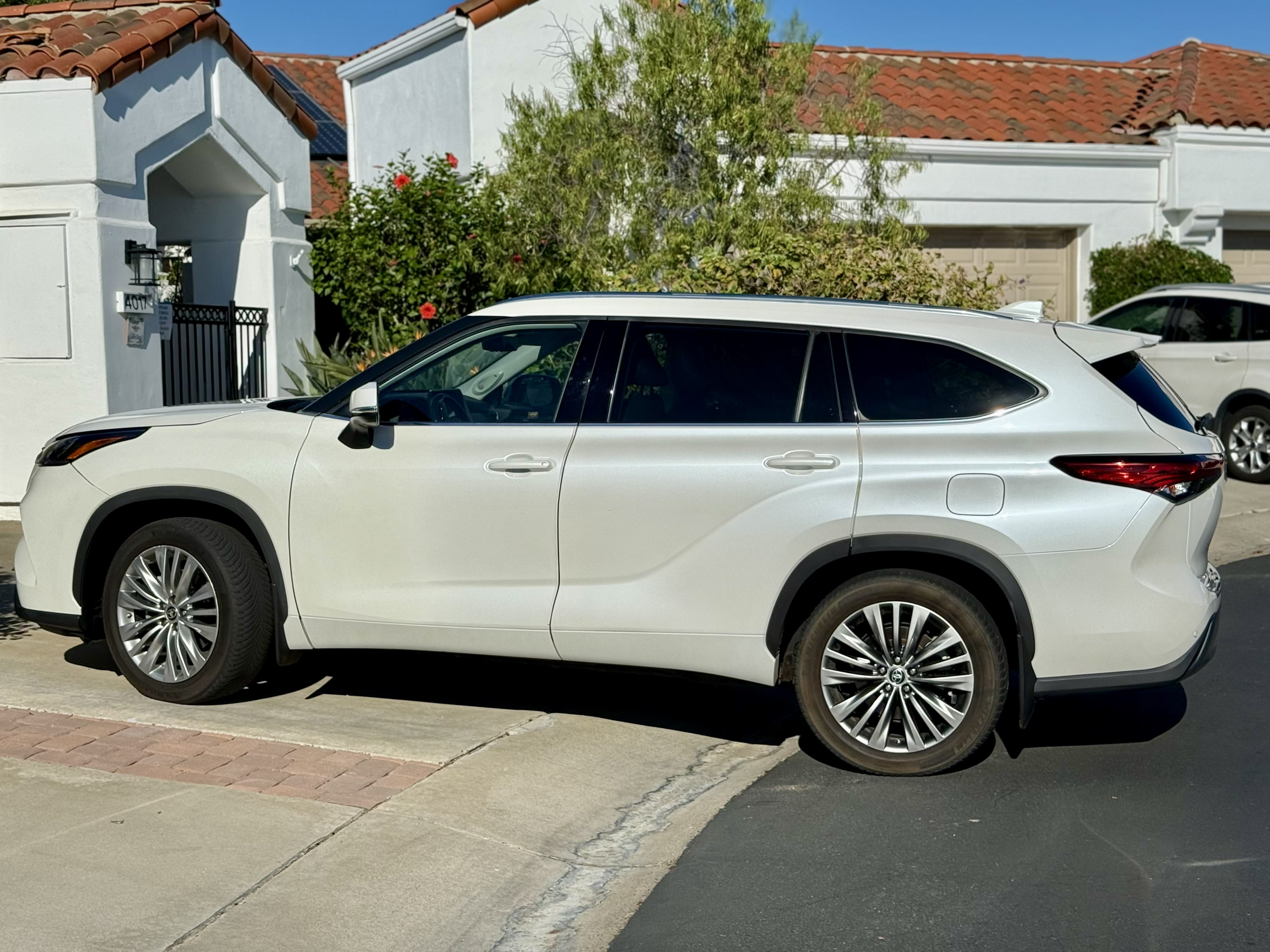Used 2020 Toyota Highlander Platinum AWD/4WD image 26
