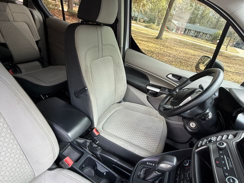 Used 2020 Ford Transit Connect XLT image 8