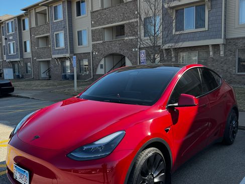 Used 2023 Tesla Model Y Performance image 4