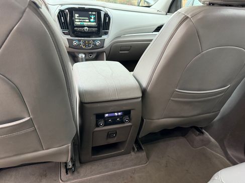 Used 2018 Chevrolet Traverse LT image 10