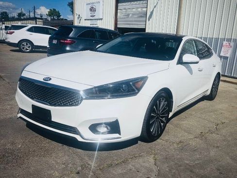 Used 2018 Kia Cadenza Premium w/ Luxury Package image 1