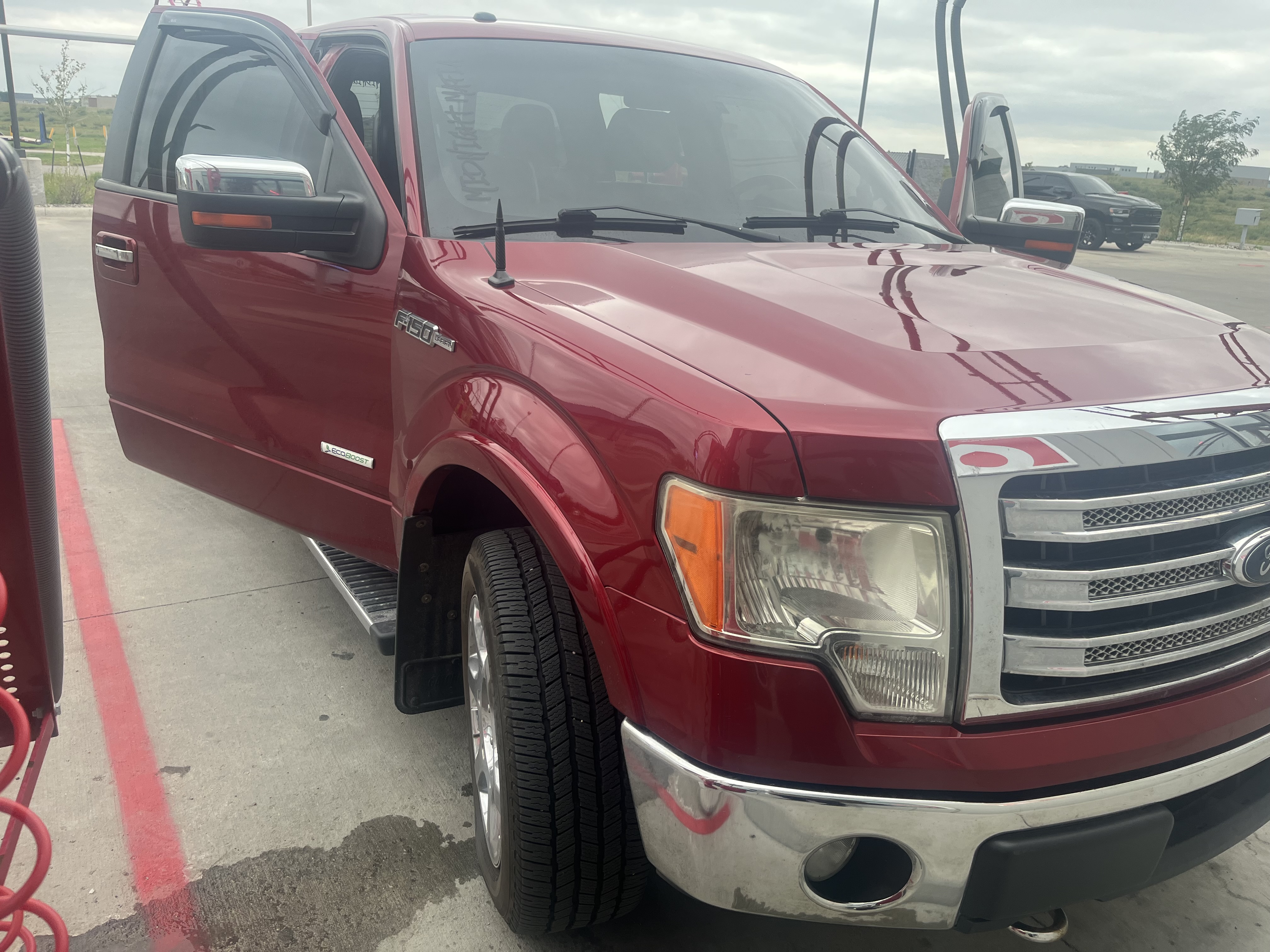 Used 2013 Ford F150 Lariat w/ Luxury Equipment Group AWD/4WD image 2