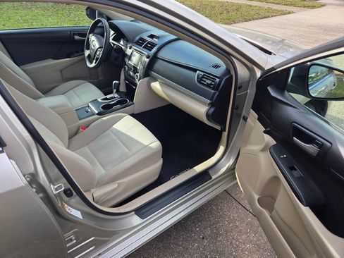 Used 2014 Toyota Camry LE image 6
