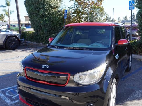 Used 2015 Kia Soul EV + image 14