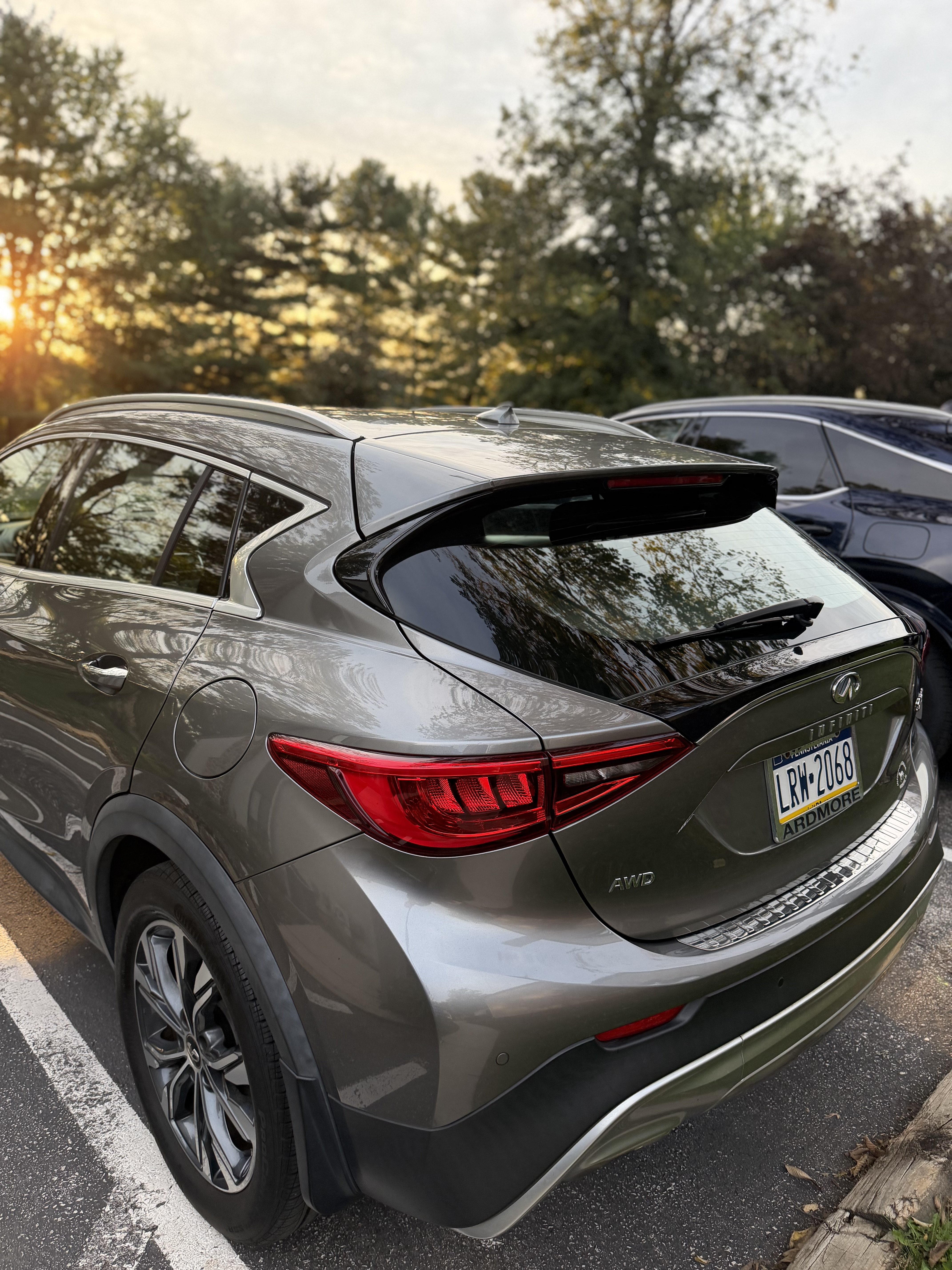 Used 2018 INFINITI QX30 AWD w/ Cargo Package image 4