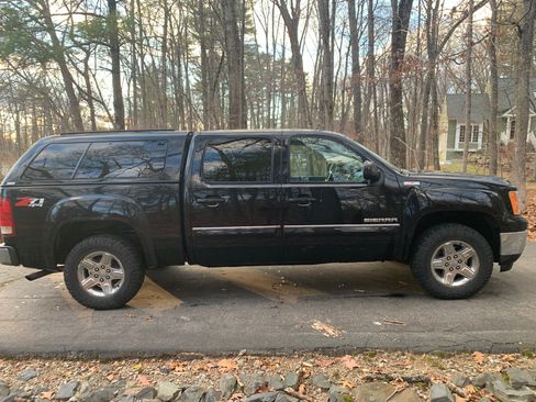 Used 2010 GMC Sierra 1500 SLT w/ All-Terrain Package image 5