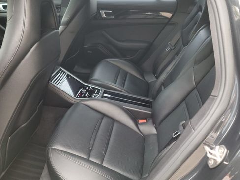 Used 2018 Porsche Panamera 4 image 17
