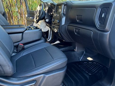 Used 2022 Chevrolet Silverado 2500 W/T w/ WT Convenience Package image 5