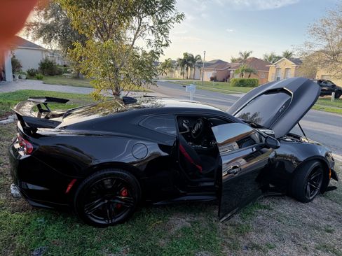 Used 2019 Chevrolet Camaro ZL1 image 9