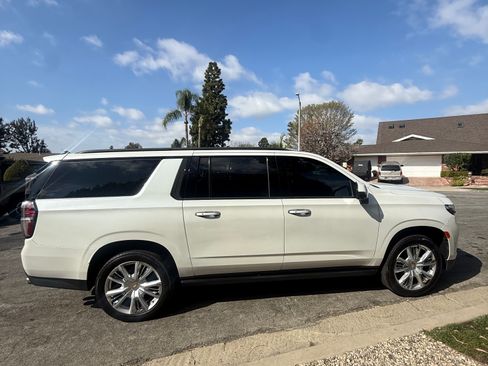 Used 2021 Chevrolet Suburban High Country w/ Premium Package image 5