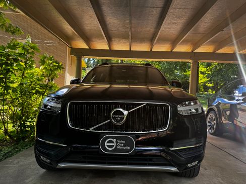Used 2017 Volvo XC90 T6 Momentum w/ Vision Package AWD/4WD image 4