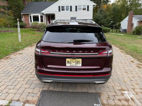 Used 2022 Lincoln Nautilus Reserve image 6