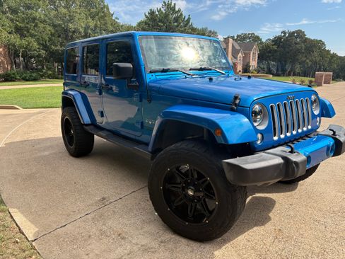 Used 2016 Jeep Wrangler Unlimited Sahara w/ Connectivity Group image 6