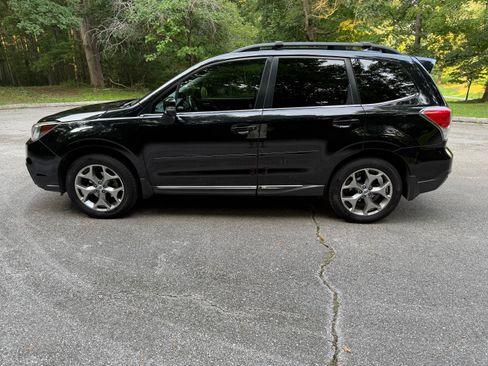Used 2017 Subaru Forester 2.5i Touring AWD/4WD image 1
