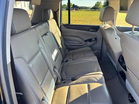 Used 2019 GMC Yukon XL SLT w/ Open Road Package AWD/4WD image 11