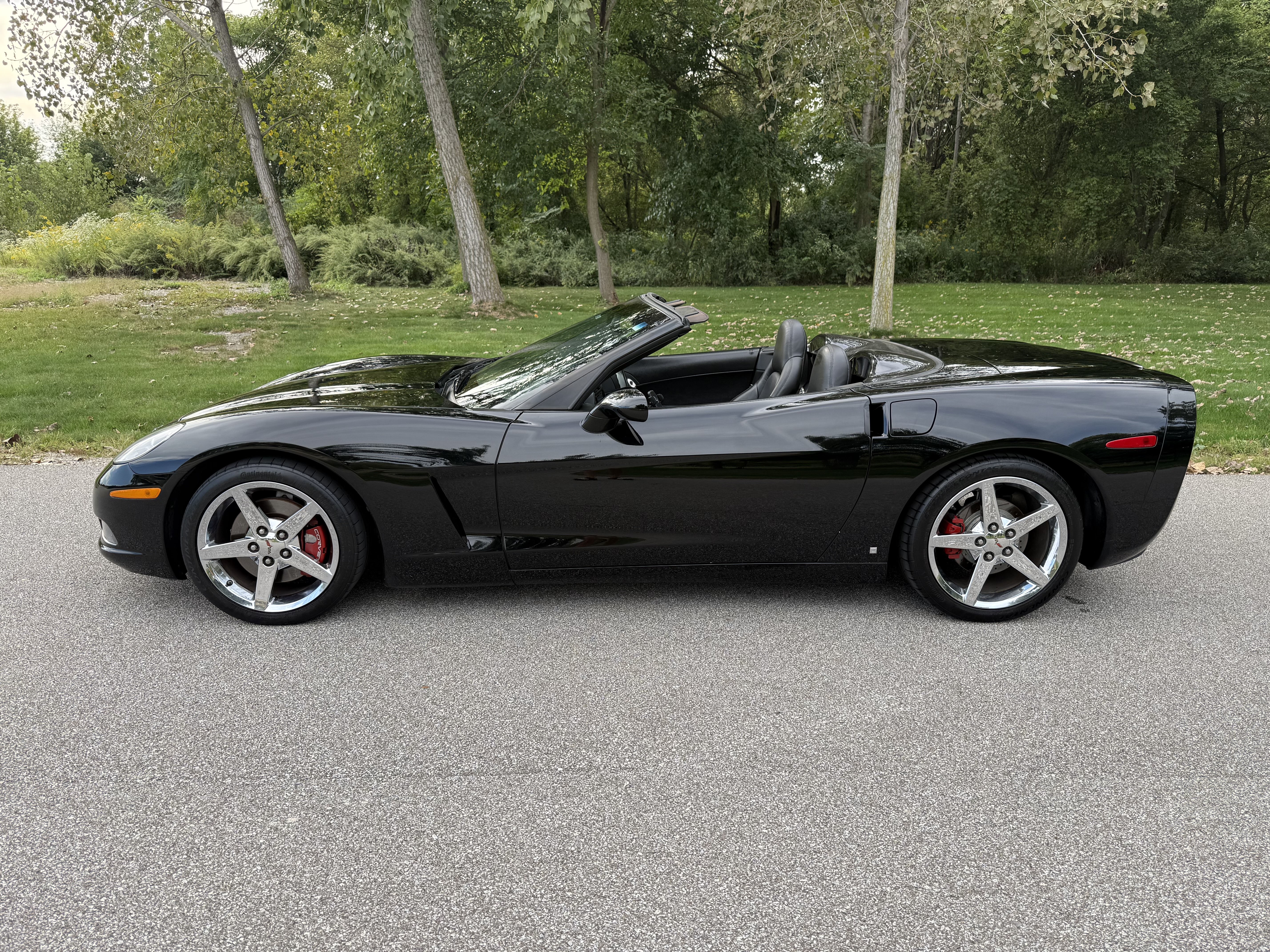 Used 2008 Chevrolet Corvette Convertible w/ Preferred Equipment Group RWD image 1