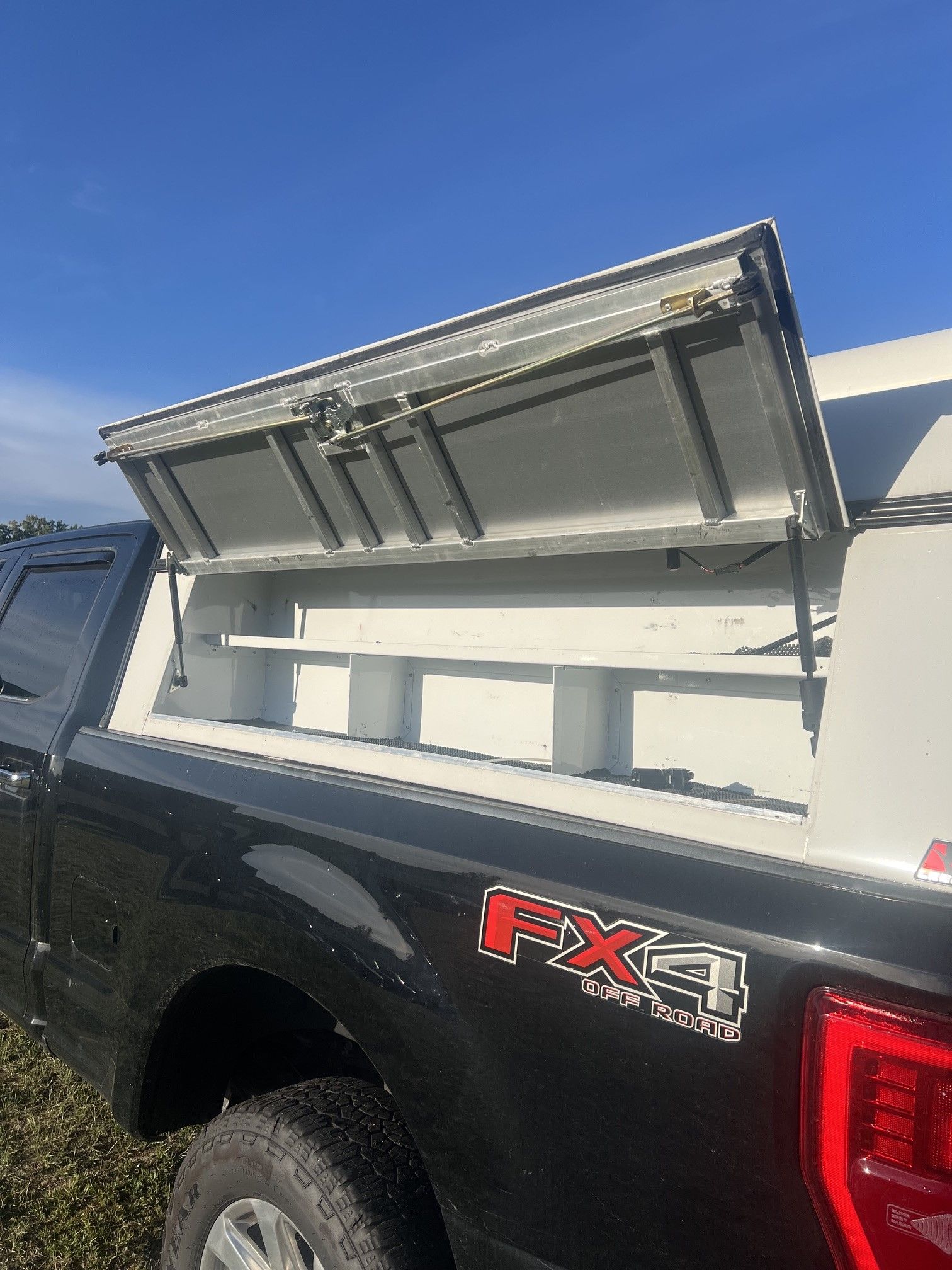 Used 2018 Ford F350 Platinum w/ Platinum Ultimate Package AWD/4WD image 19