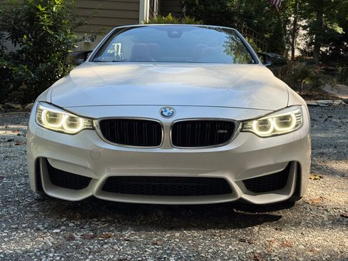 Used 2015 BMW M4 Convertible image 2