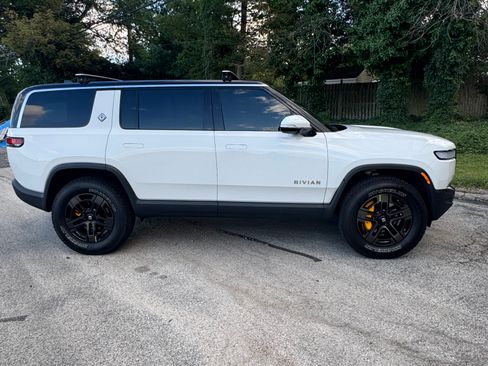 Used 2022 Rivian R1S Launch Edition image 9