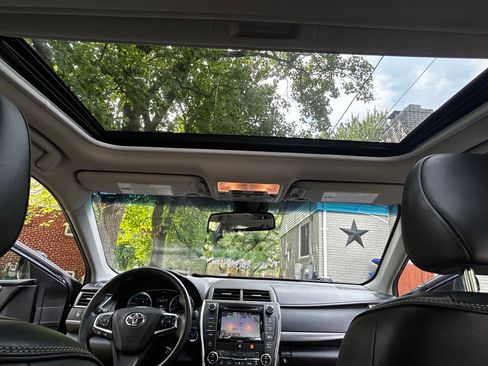 Used 2017 Toyota Camry XLE w/ Moonroof Package FWD image 10