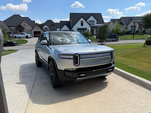 Used 2023 Rivian R1S Adventure Quad AWD/4WD image 4