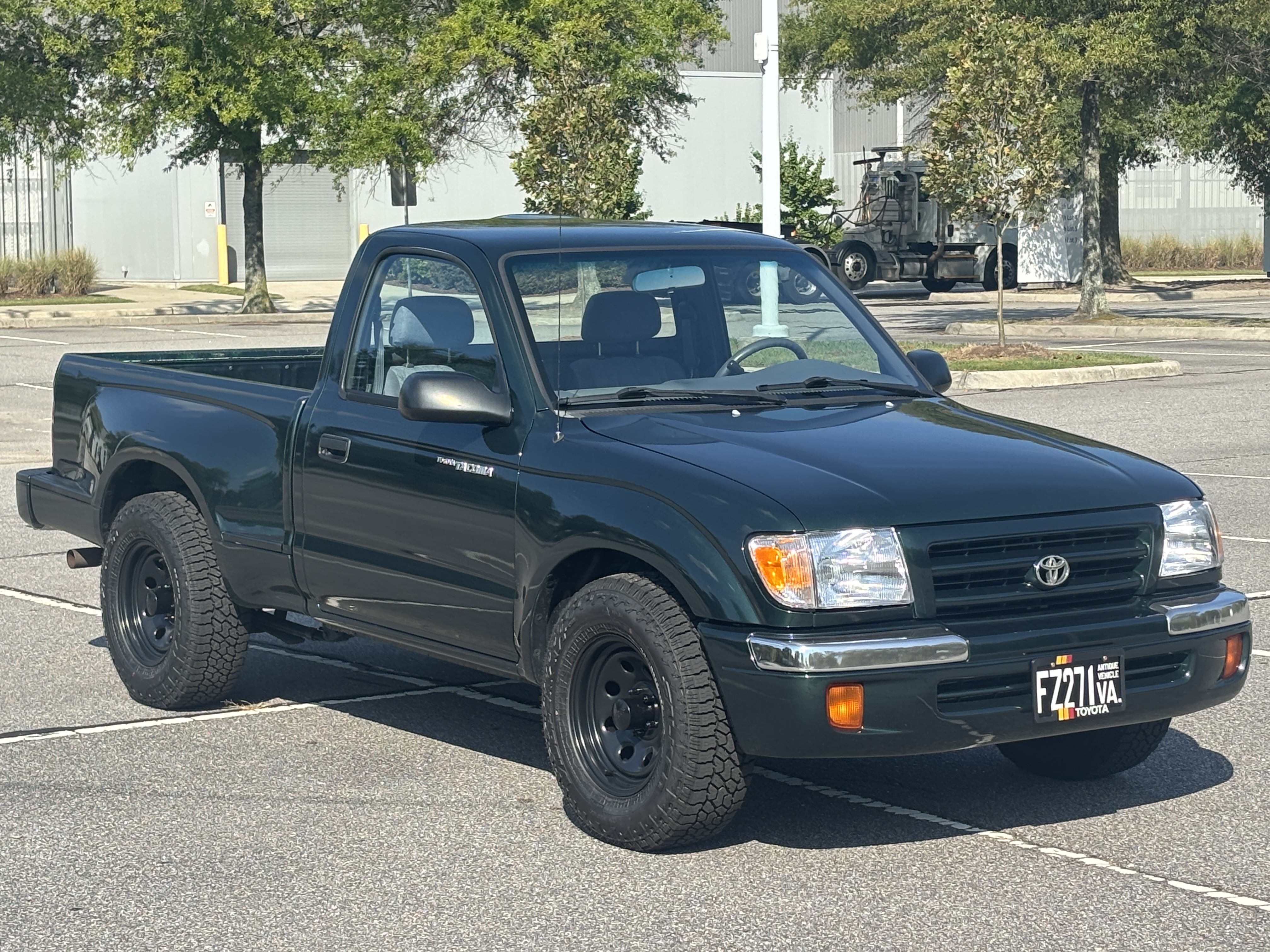 Used 2000 Toyota Tacoma 2WD Regular Cab image 2