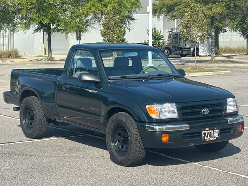 Used 2000 Toyota Tacoma 2WD Regular Cab image 2