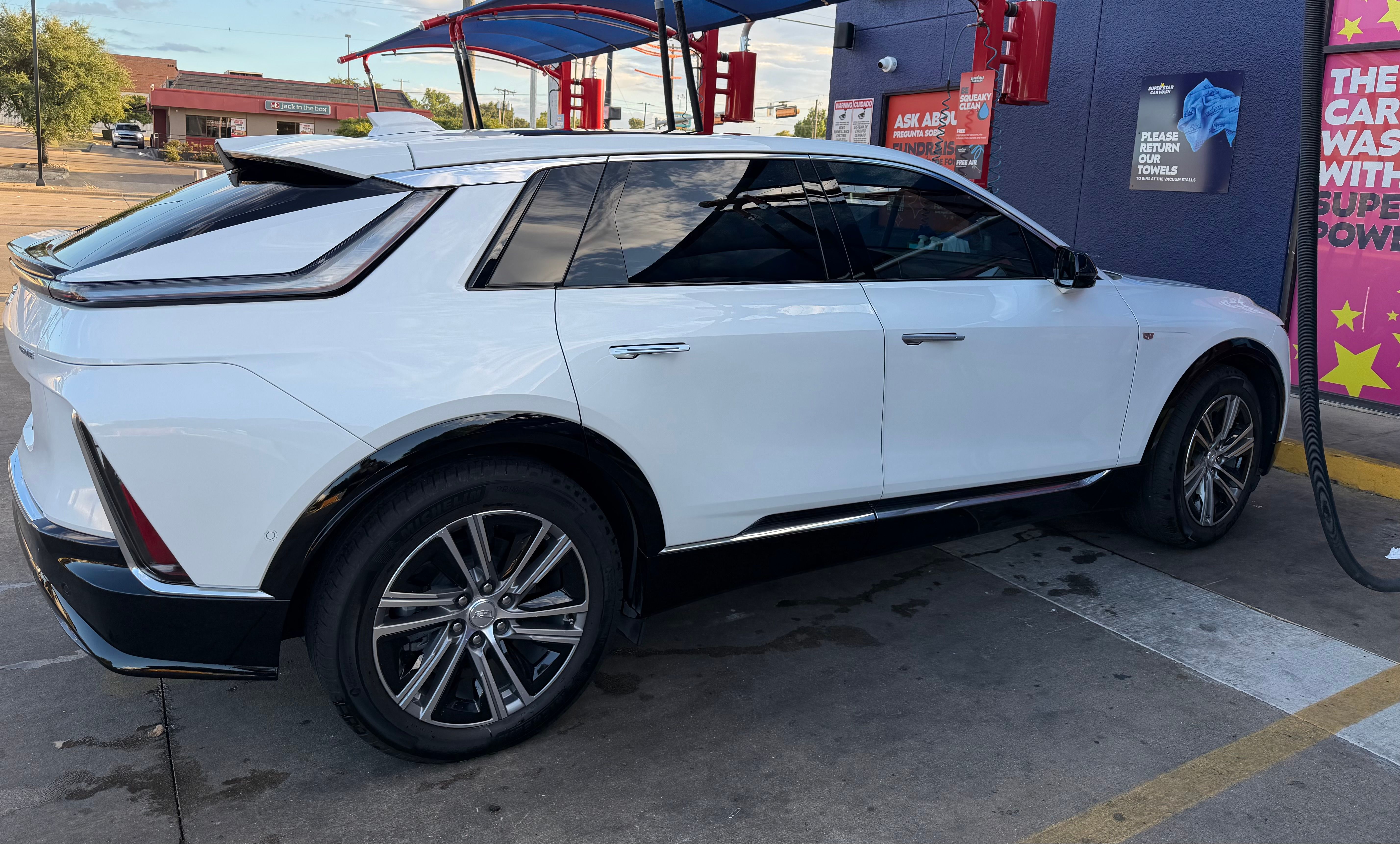 Used 2024 Cadillac Lyriq Luxury RWD image 4