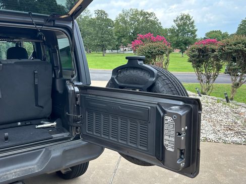 Used 2024 Jeep Wrangler Sport AWD/4WD image 16