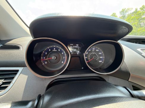 Used 2012 Hyundai Elantra Limited FWD image 16