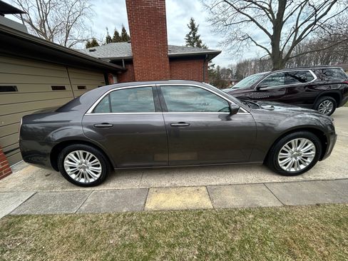 Used 2014 Chrysler 300 AWD w/ Driver Convenience Group image 2