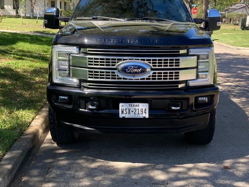 Used 2019 Ford F350 Platinum w/ Platinum Ultimate Package image 2
