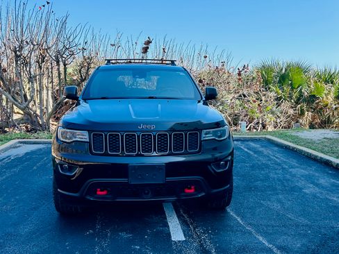 Used 2020 Jeep Grand Cherokee Trailhawk w/ Trailhawk Luxury Group image 2