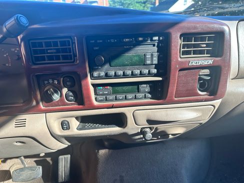 Used 2004 Ford Excursion Limited image 13