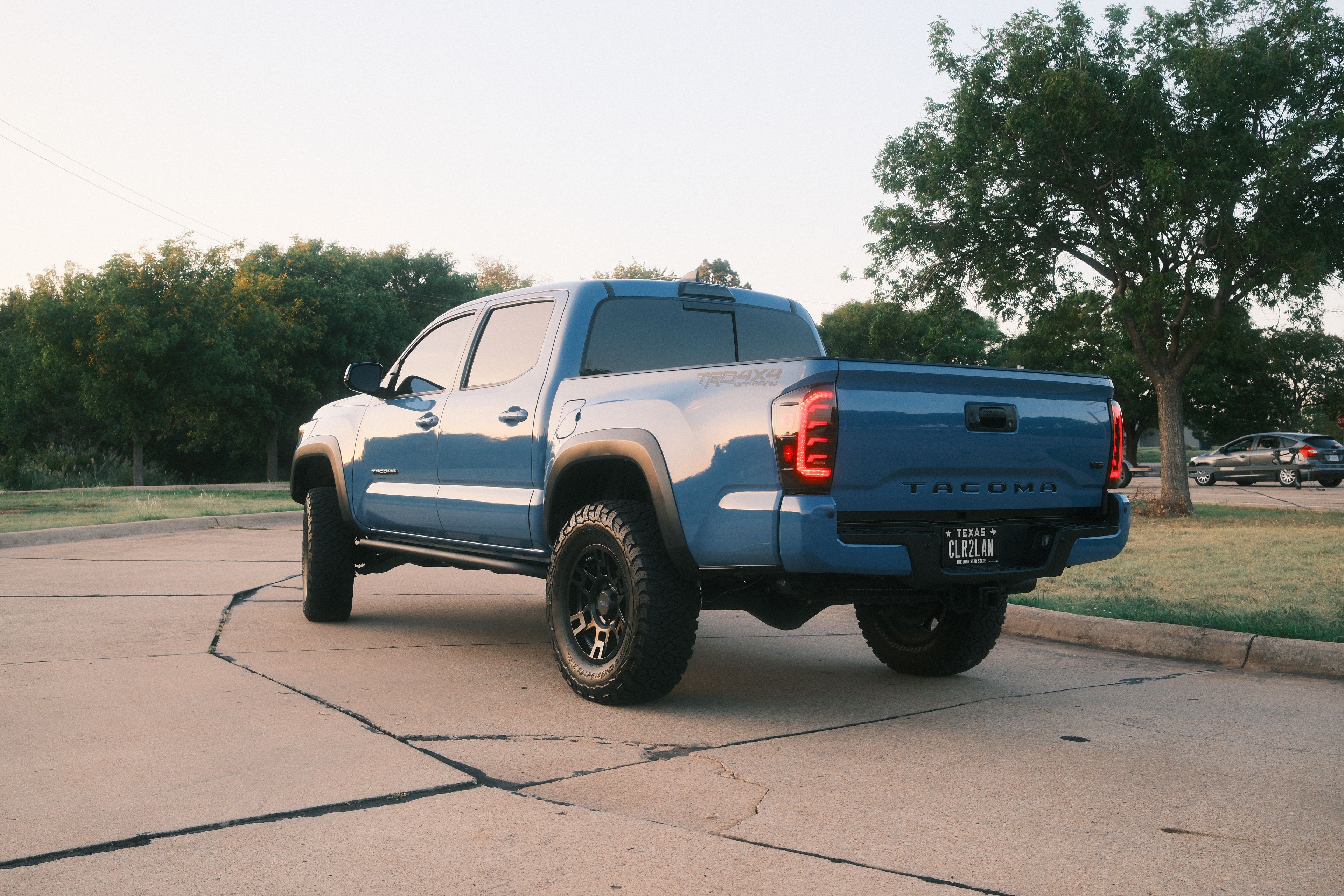 Used 2019 Toyota Tacoma TRD Off-Road w/ Technology Package AWD/4WD image 5