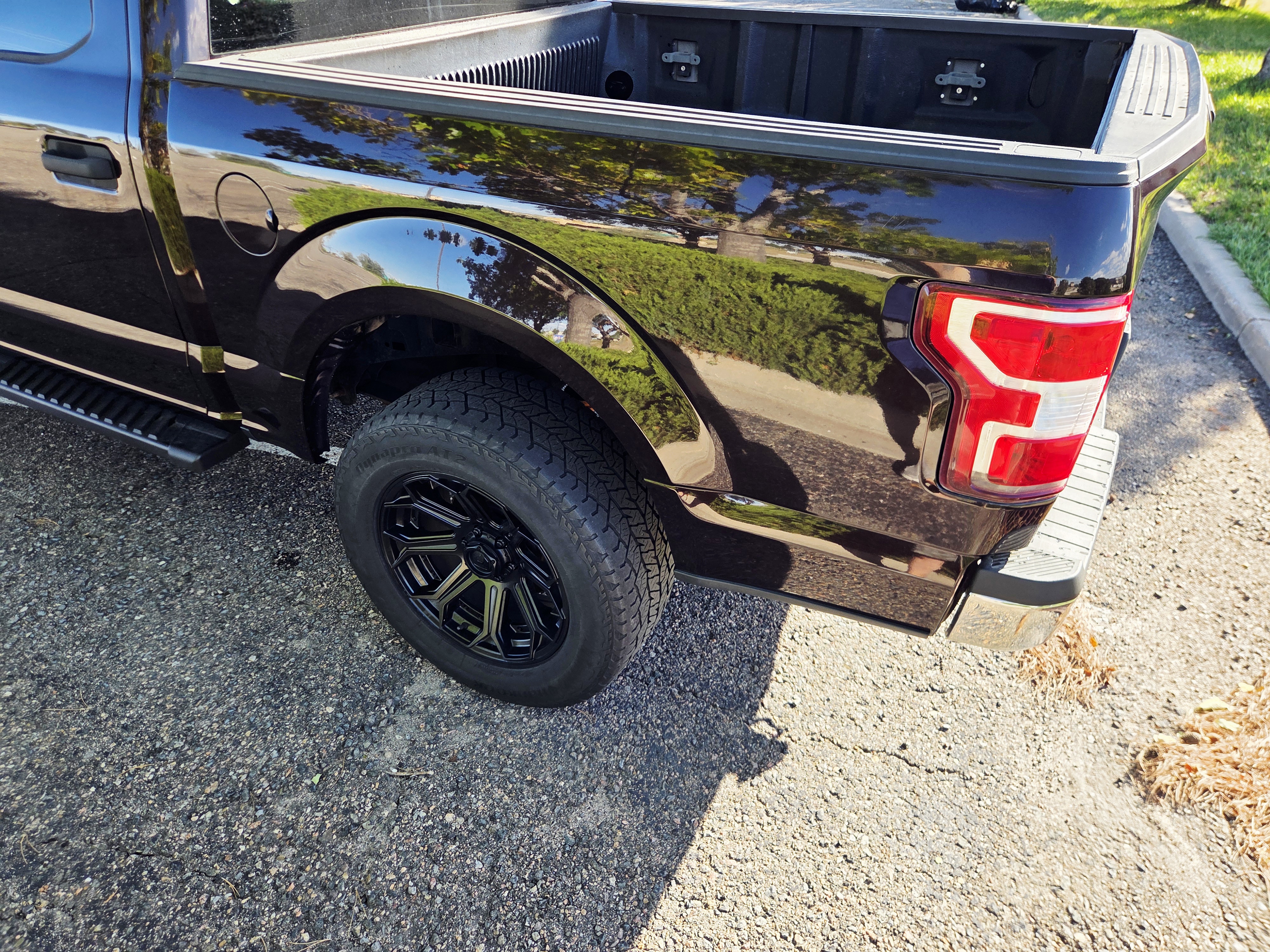 Used 2018 Ford F150 XLT AWD/4WD image 4