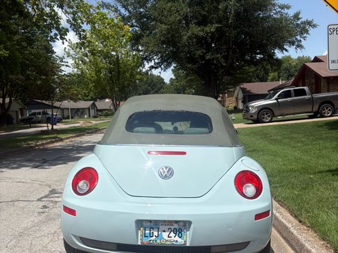 Used 2006 Volkswagen Beetle Convertible w/ Package 2 FWD image 6