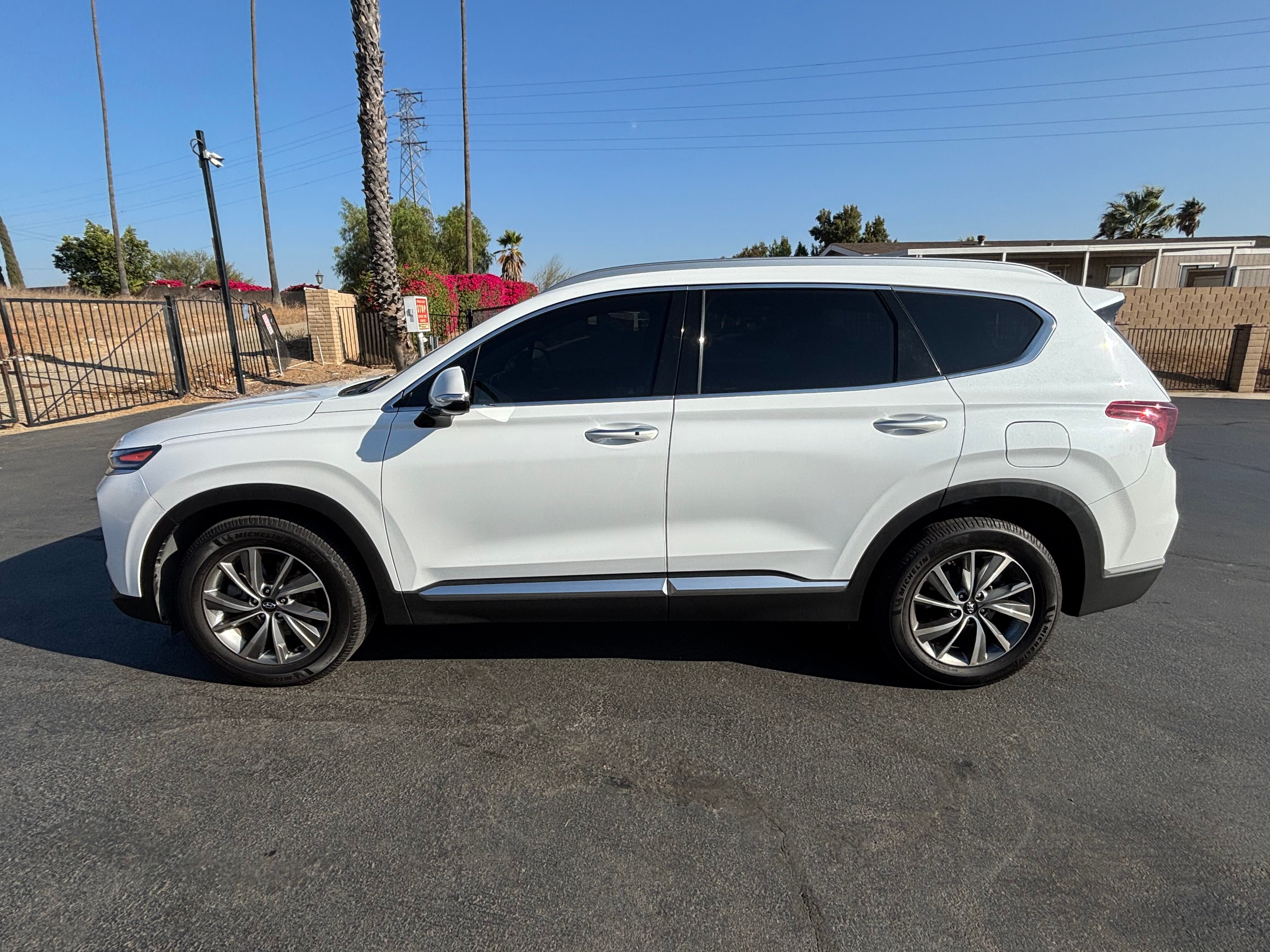 Used 2020 Hyundai Santa Fe SEL w/ Convenience + Premium Package FWD image 5