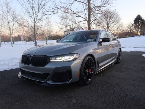 Used 2023 BMW M550i xDrive w/ Dynamic Handling Package image 1