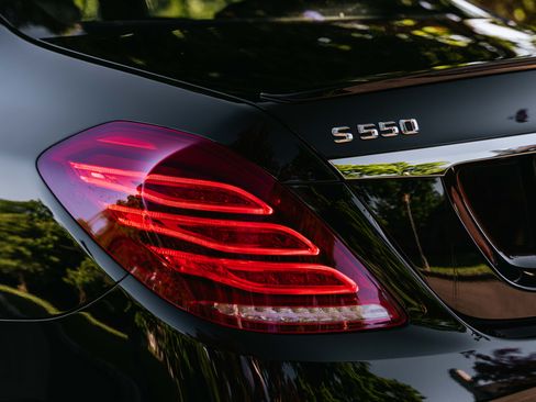 Used 2015 Mercedes-Benz S 550 4MATIC Sedan image 23
