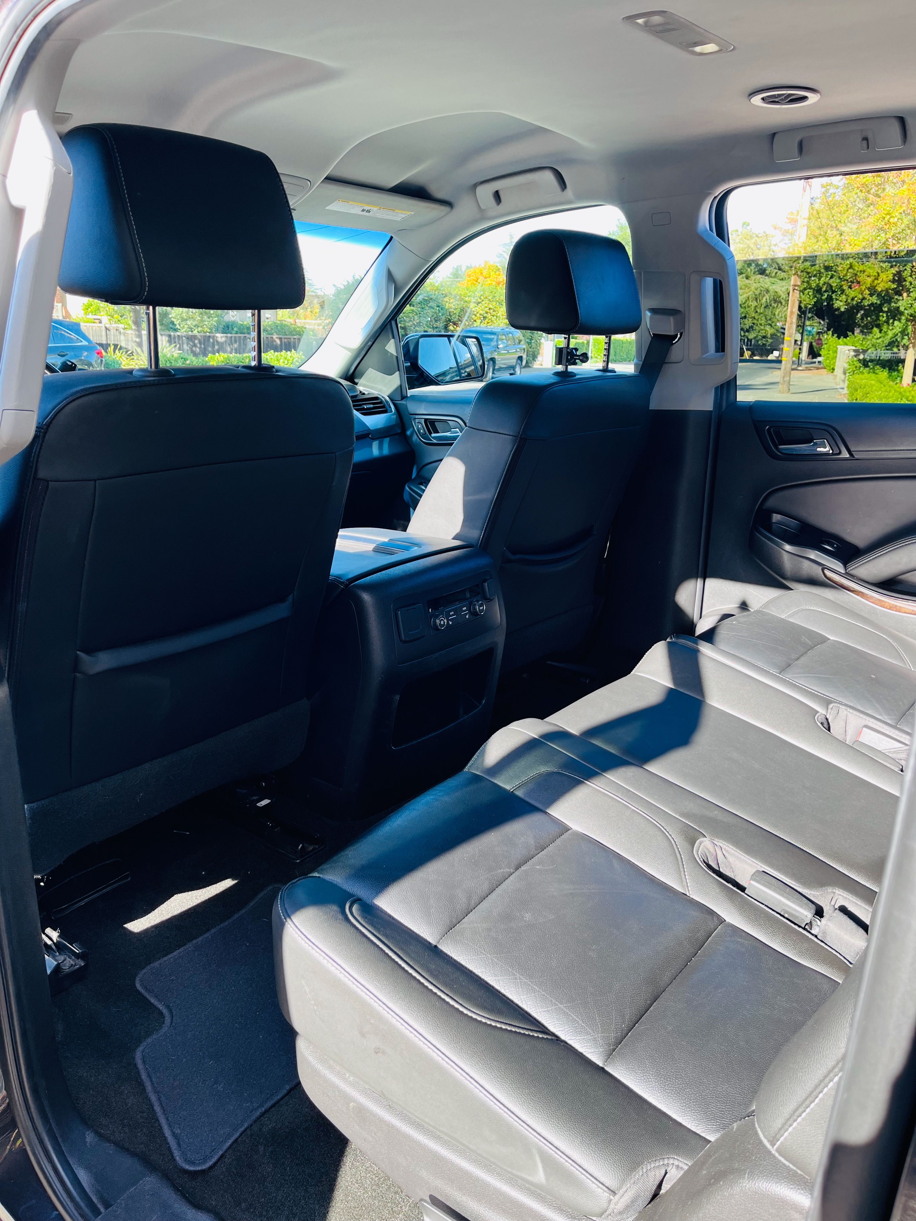 Used 2018 Chevrolet Suburban LT w/ Luxury Package AWD/4WD image 11