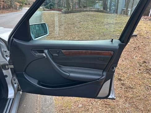 Used 1999 Mercedes-Benz C 280 Sedan image 10
