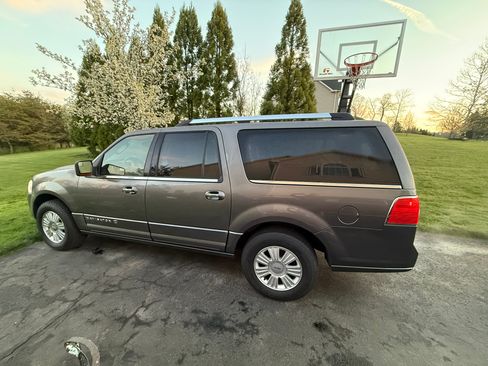 Used 2014 Lincoln Navigator L 4WD w/ Equipment Group 101A image 4