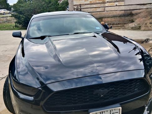 Used 2017 Ford Mustang Coupe RWD image 15