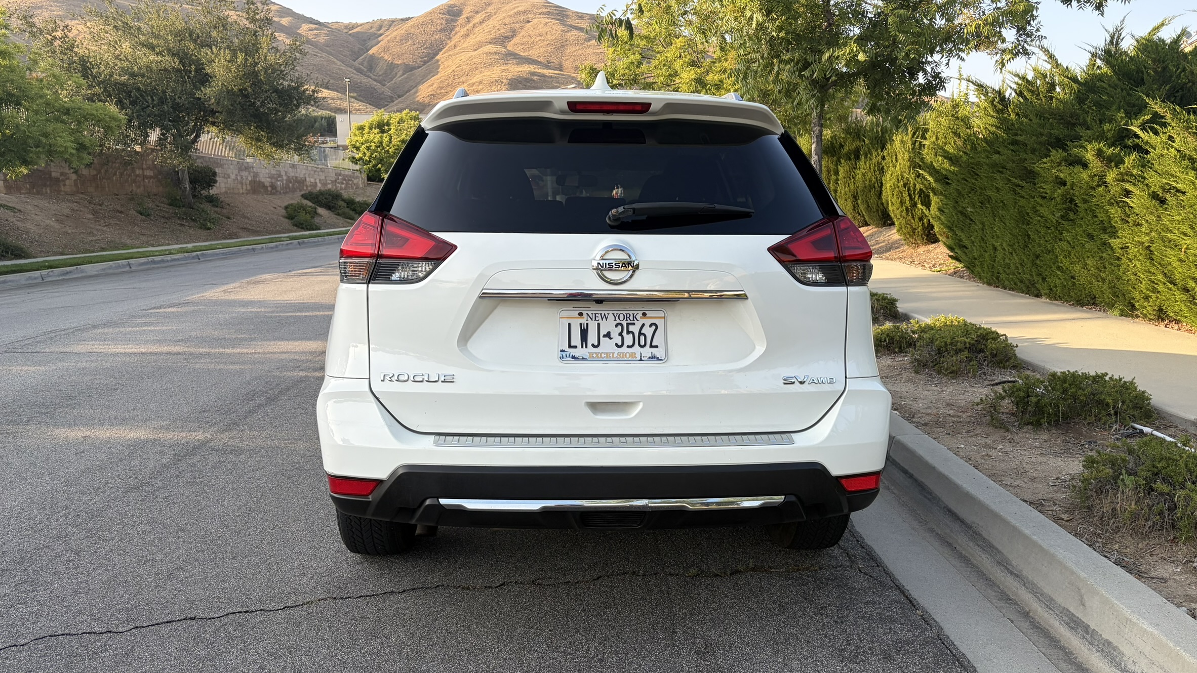 Used 2017 Nissan Rogue SV w/ SV Premium Package AWD/4WD image 8
