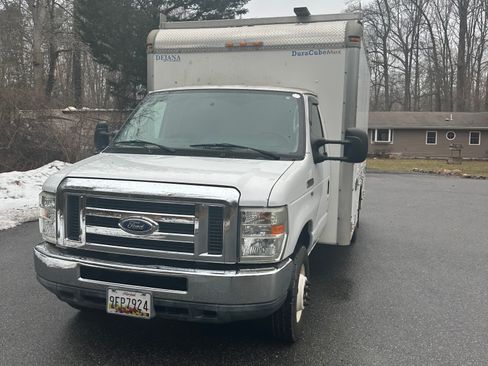 Used 2015 Ford E-350 and Econoline 350 Super Duty w/ Power Windows & Locks Group image 4