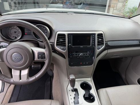 Used 2012 Jeep Grand Cherokee Laredo image 2