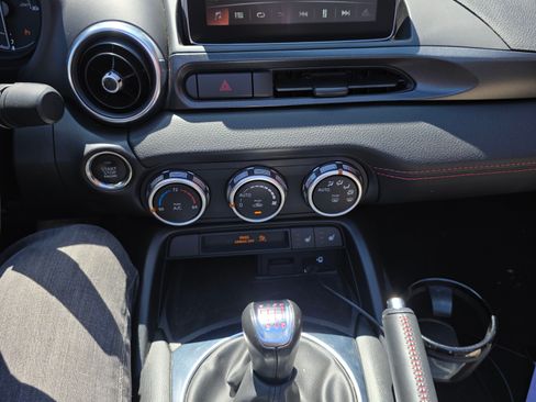 Used 2017 FIAT 124 Spider Abarth RWD image 22