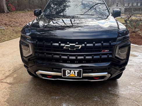 Used 2025 Chevrolet Suburban Z71 w/ Comfort Package image 2